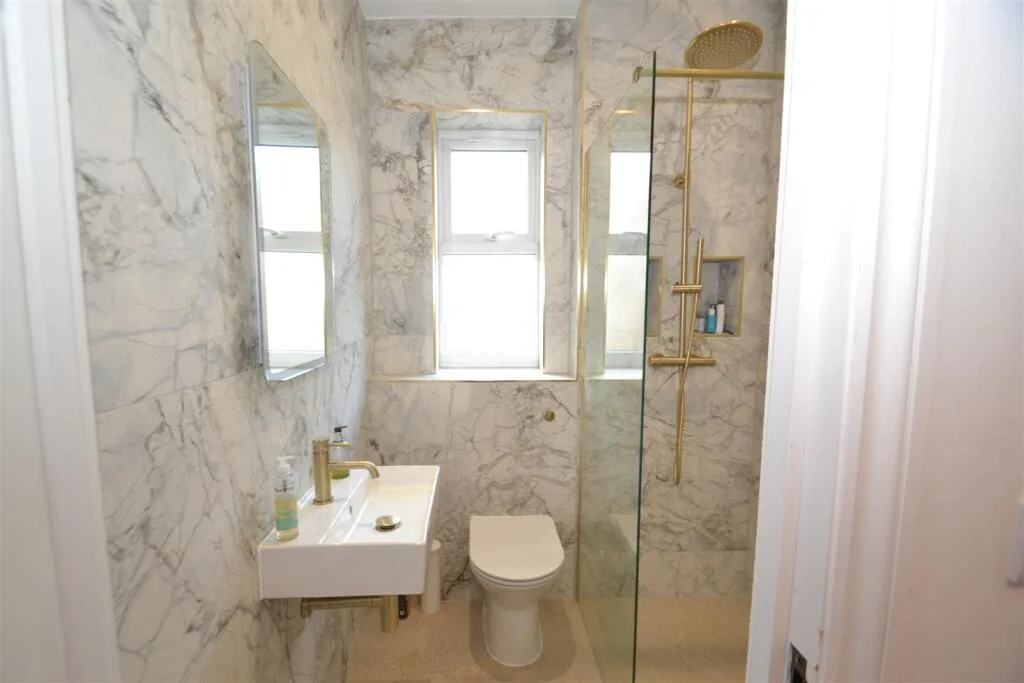 5 bedroom terraced house for rent