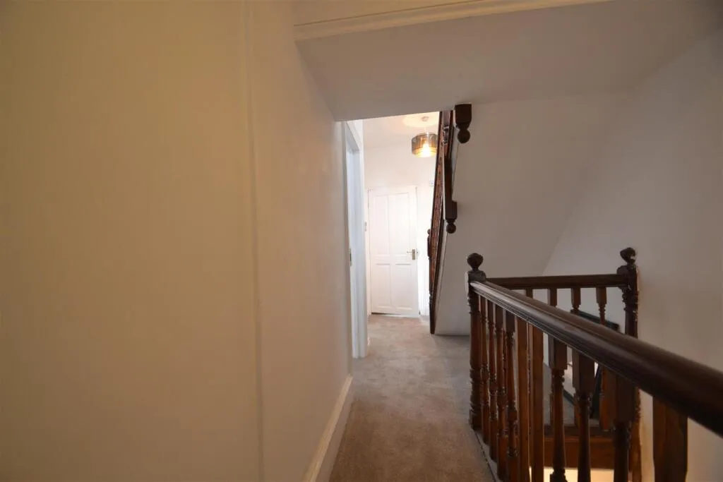 5 bedroom terraced house for rent
