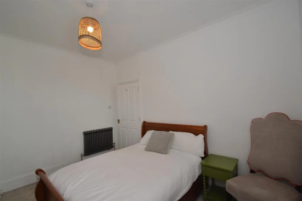 5 bedroom terraced house for rent