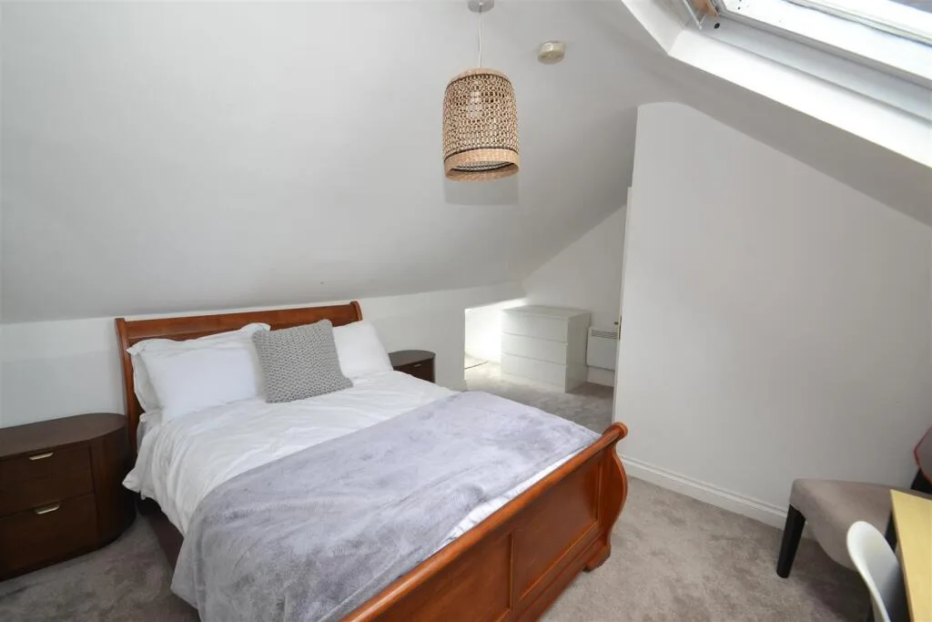 5 bedroom terraced house for rent