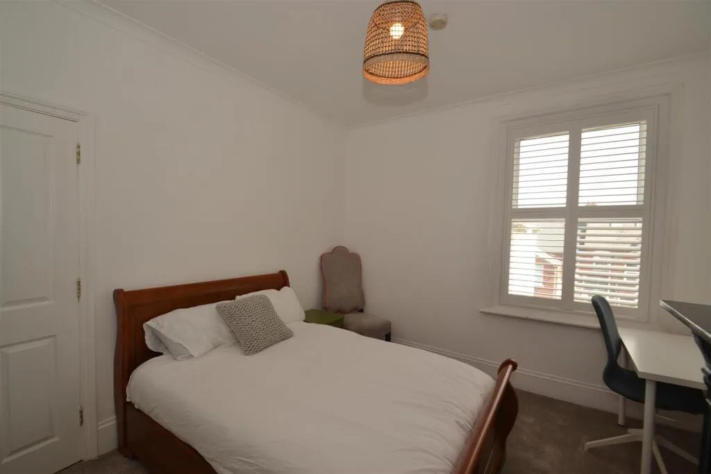 5 bedroom terraced house for rent