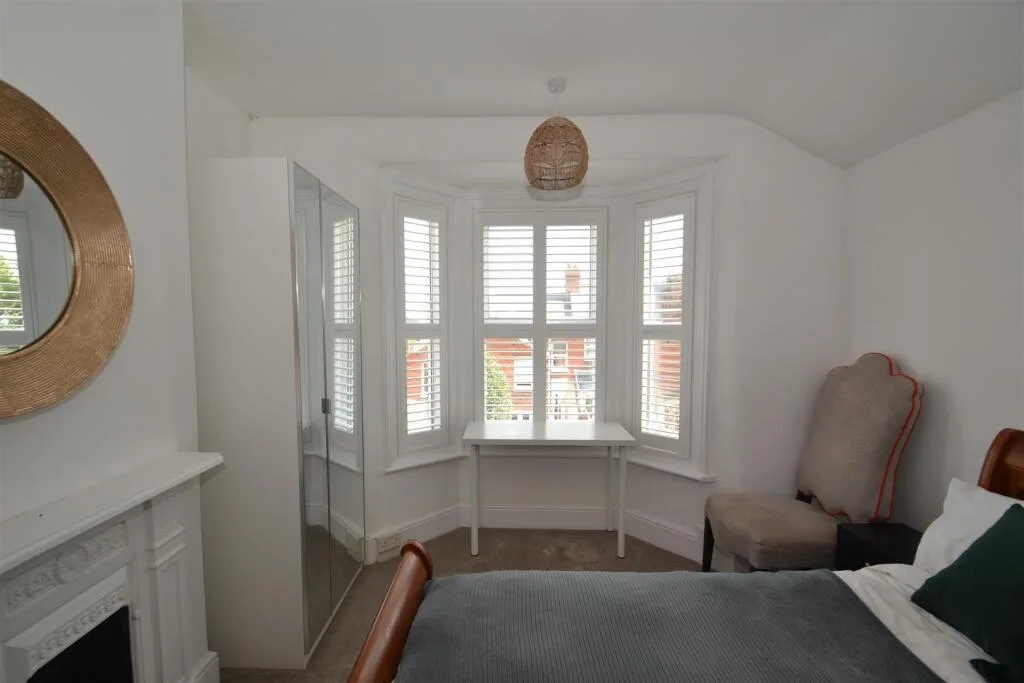 5 bedroom terraced house for rent