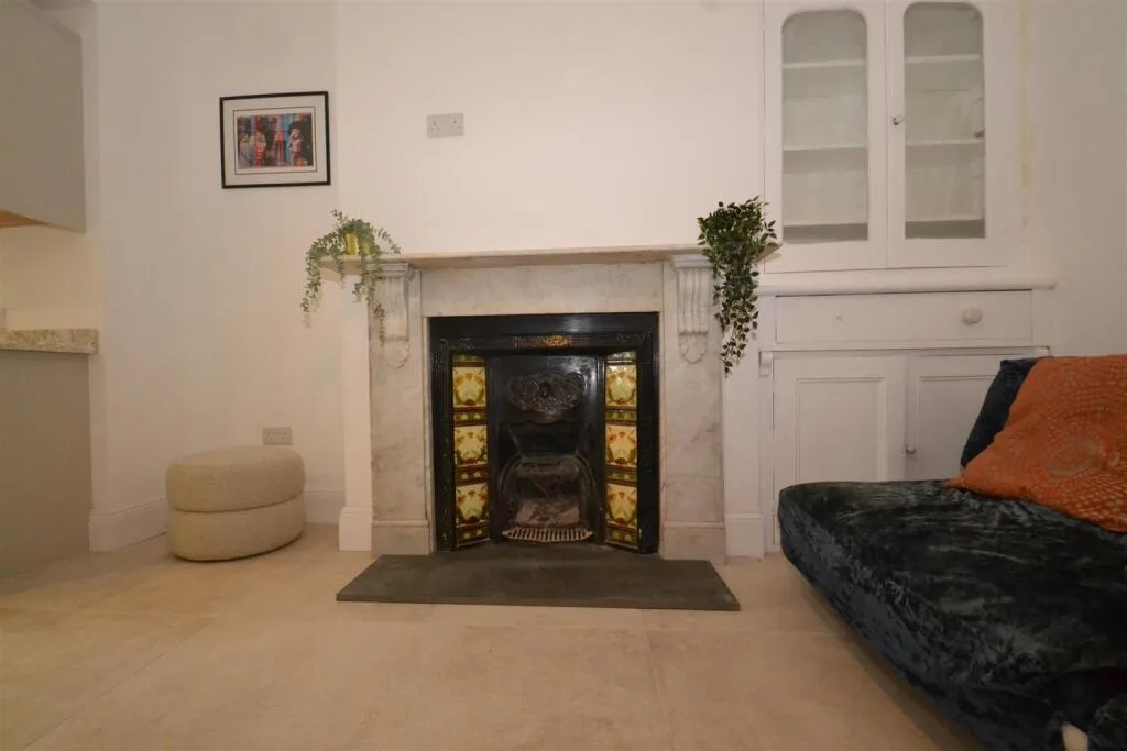 5 bedroom terraced house for rent
