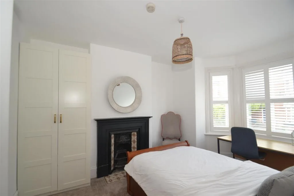 5 bedroom terraced house for rent