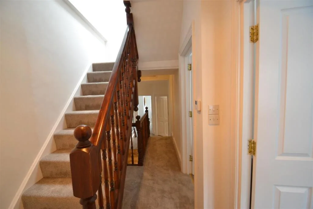 5 bedroom terraced house for rent