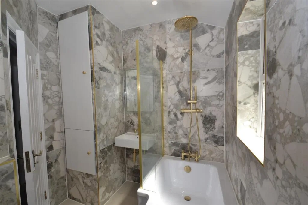 5 bedroom terraced house for rent