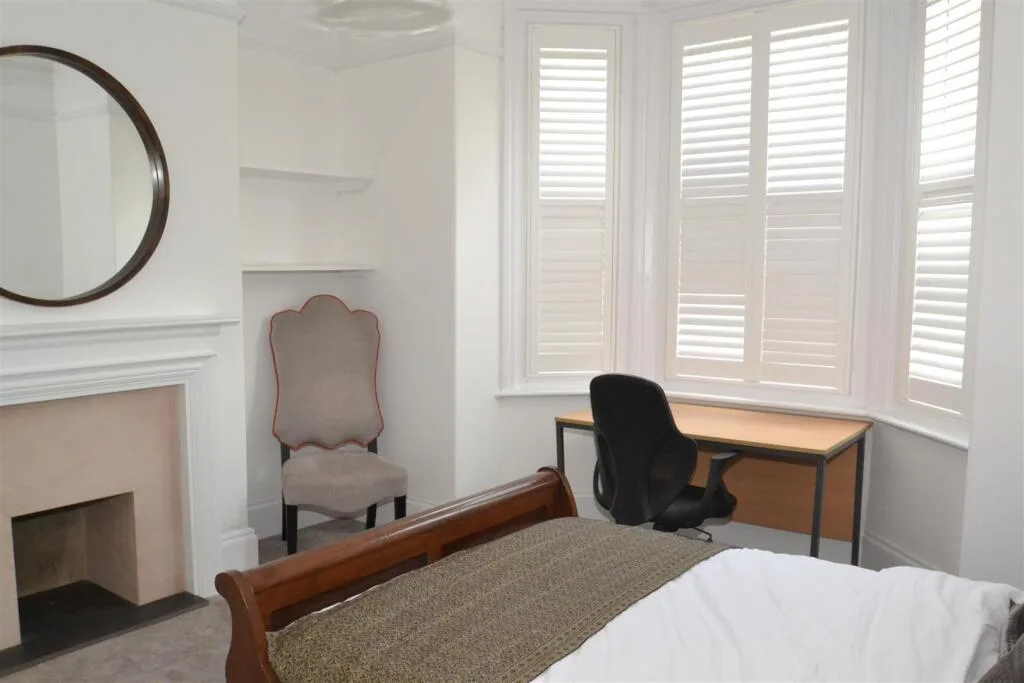 5 bedroom terraced house for rent