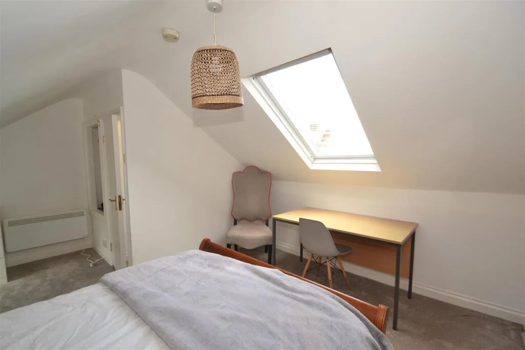 5 bedroom terraced house for rent