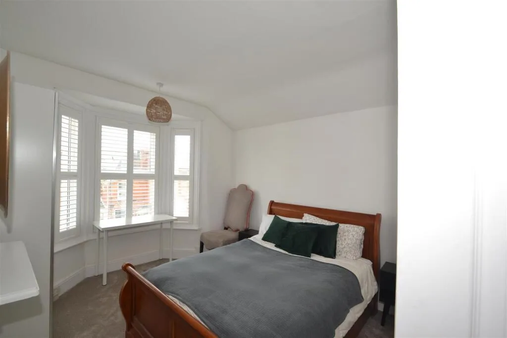 5 bedroom terraced house for rent