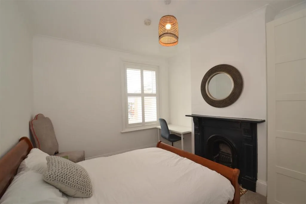 5 bedroom terraced house for rent