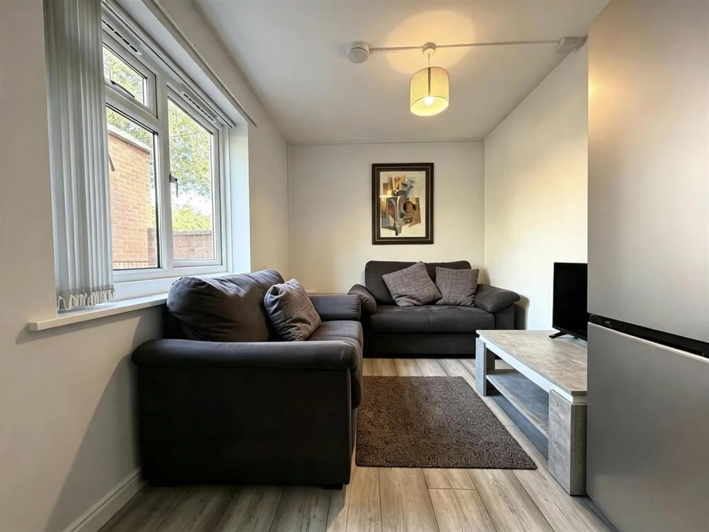 3 bedroom maisonette for rent