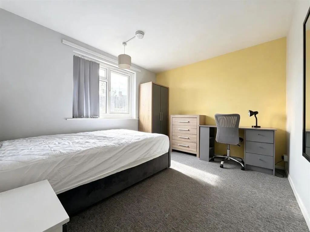 3 bedroom maisonette for rent