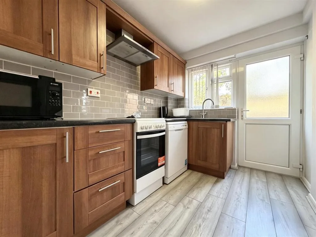 3 bedroom maisonette for rent
