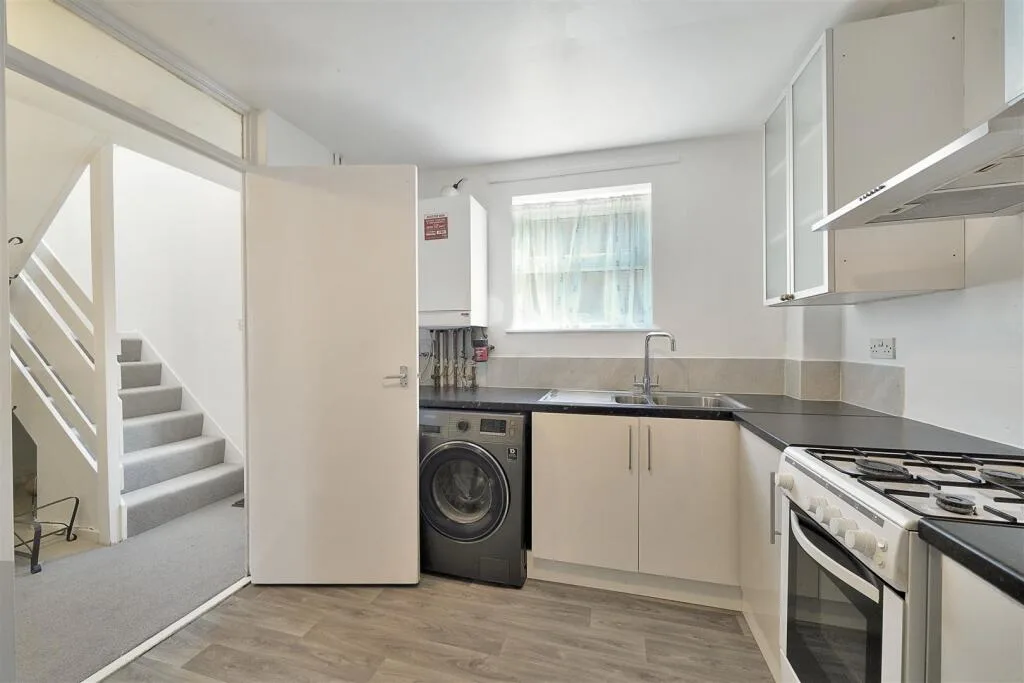 2 bedroom semi-detached house for rent