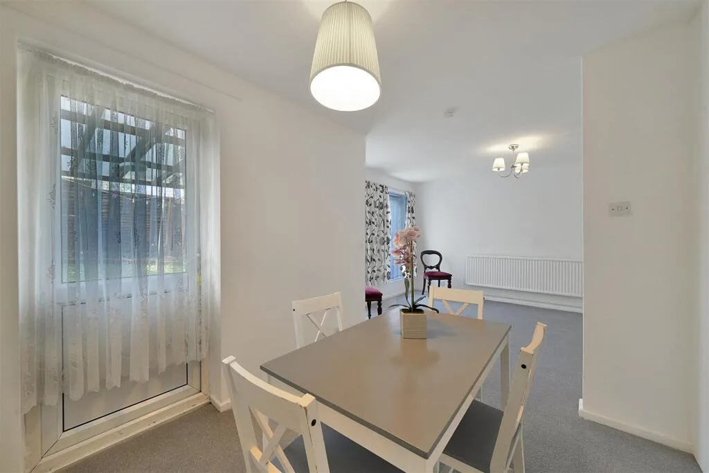 2 bedroom semi-detached house for rent