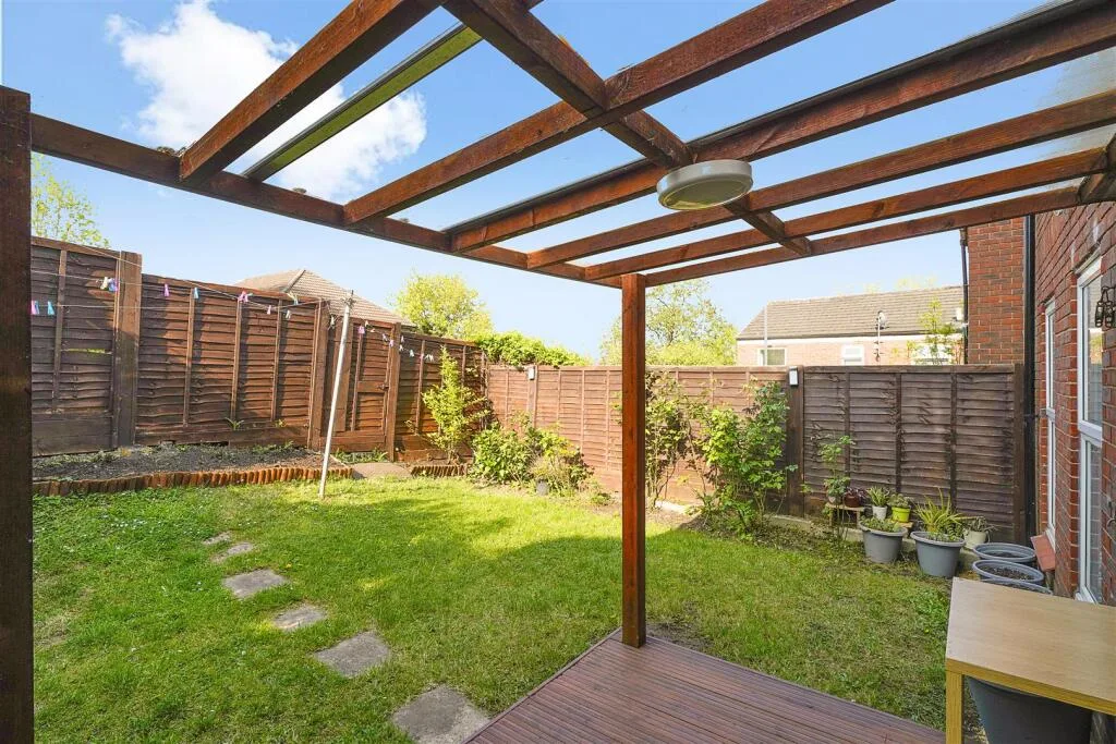 2 bedroom semi-detached house for rent
