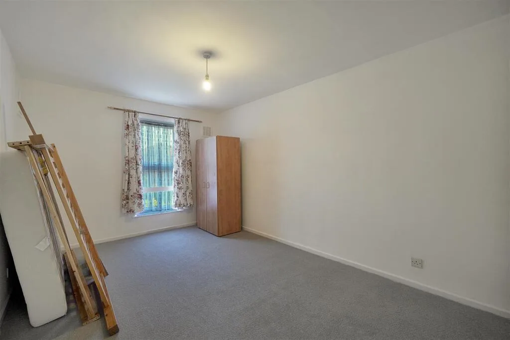 2 bedroom semi-detached house for rent