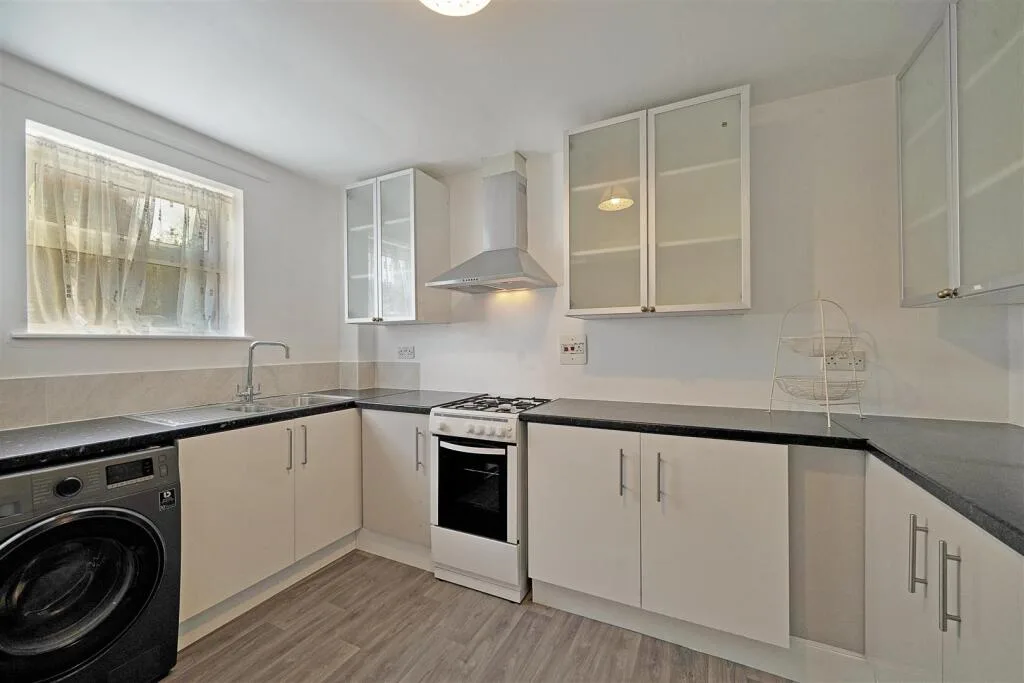 2 bedroom semi-detached house for rent