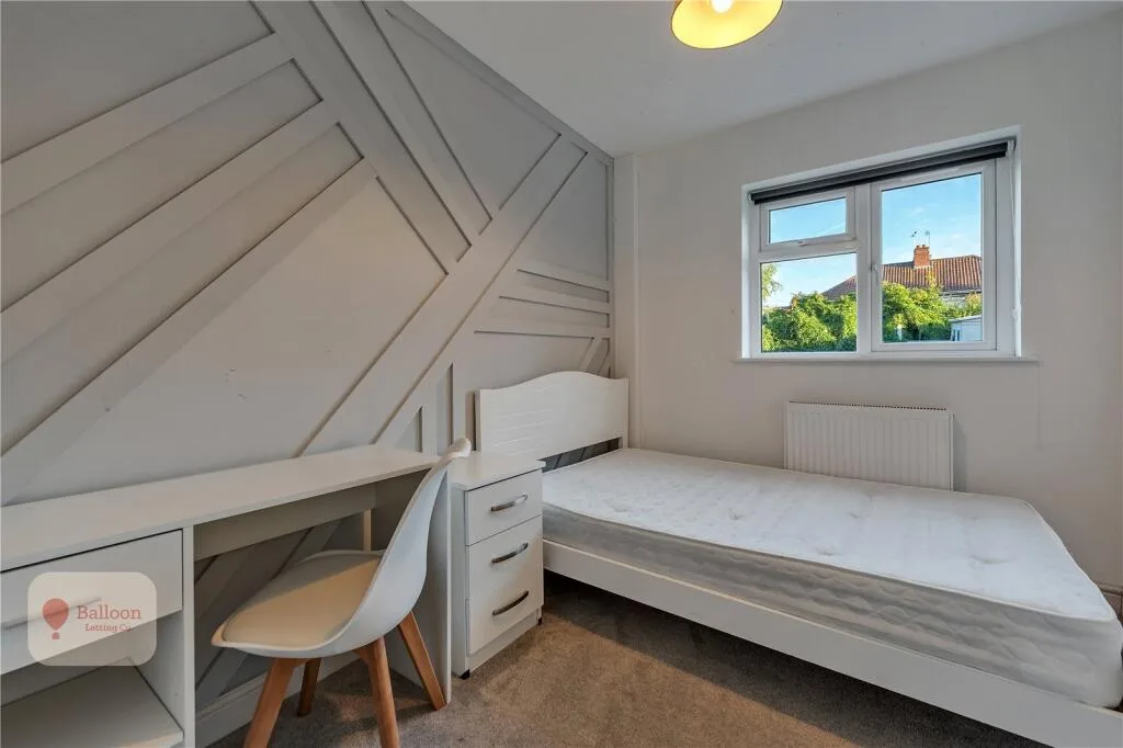 6 bedroom semi-detached house for rent