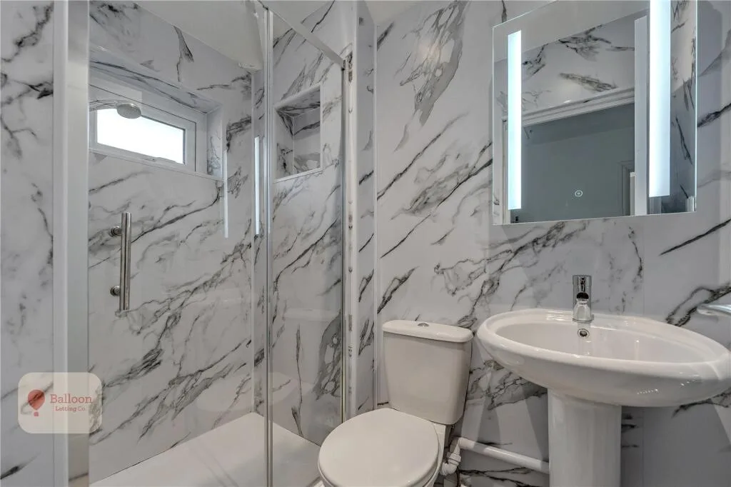 6 bedroom semi-detached house for rent