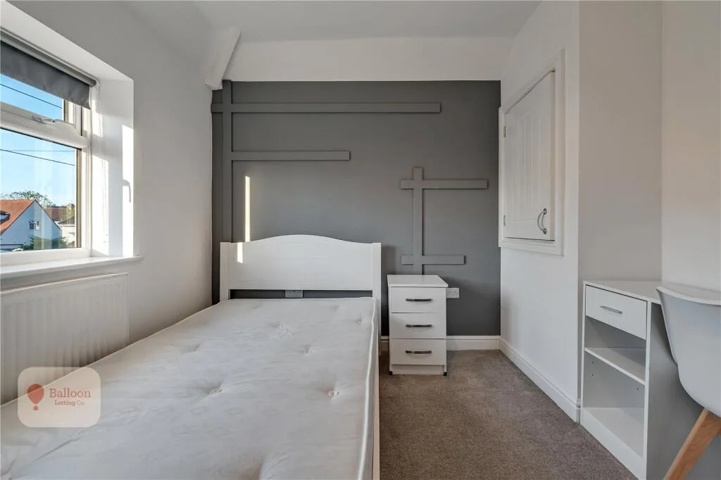 6 bedroom semi-detached house for rent