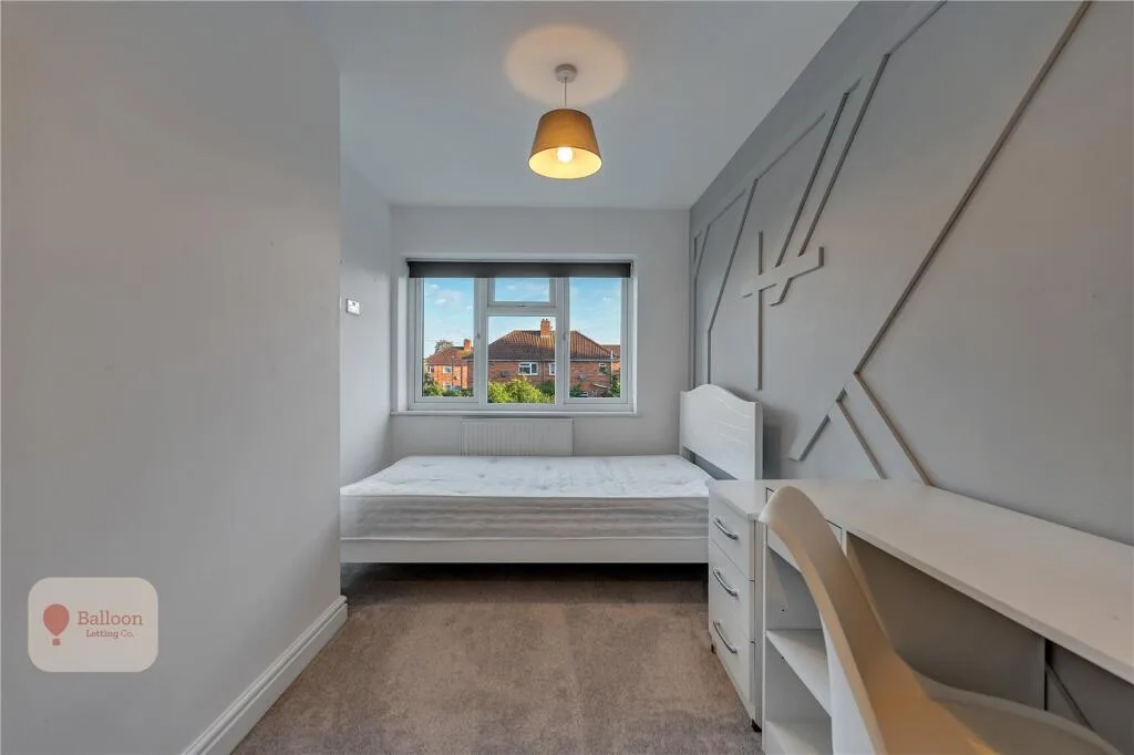 6 bedroom semi-detached house for rent