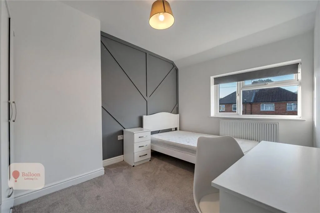 6 bedroom semi-detached house for rent