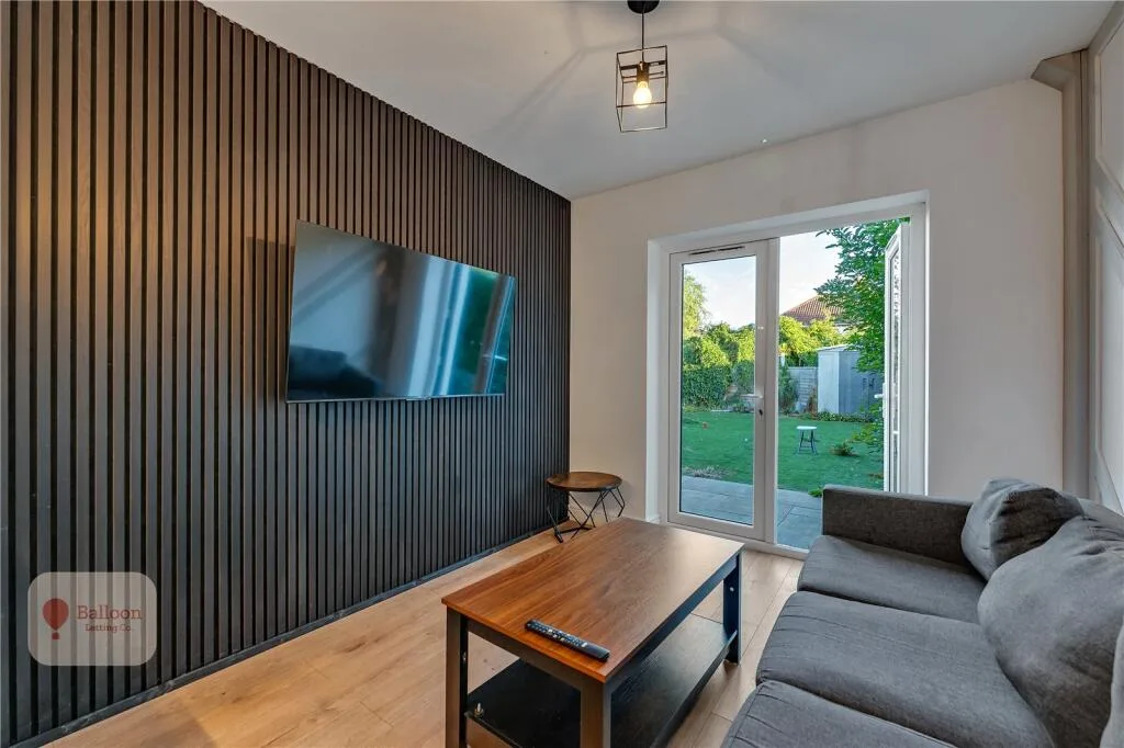 6 bedroom semi-detached house for rent