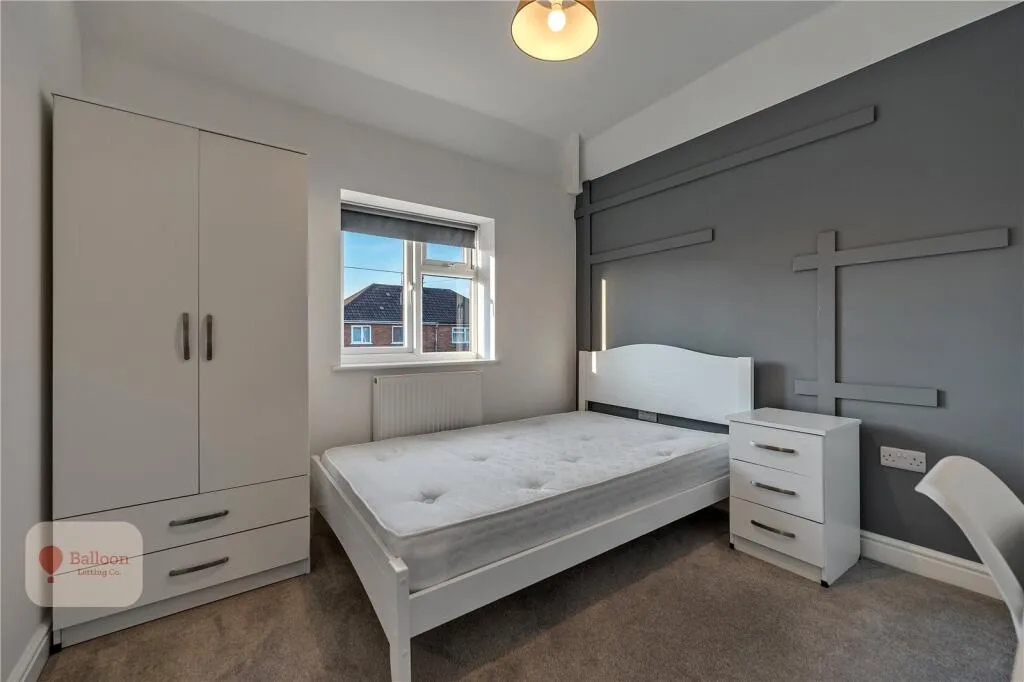 6 bedroom semi-detached house for rent