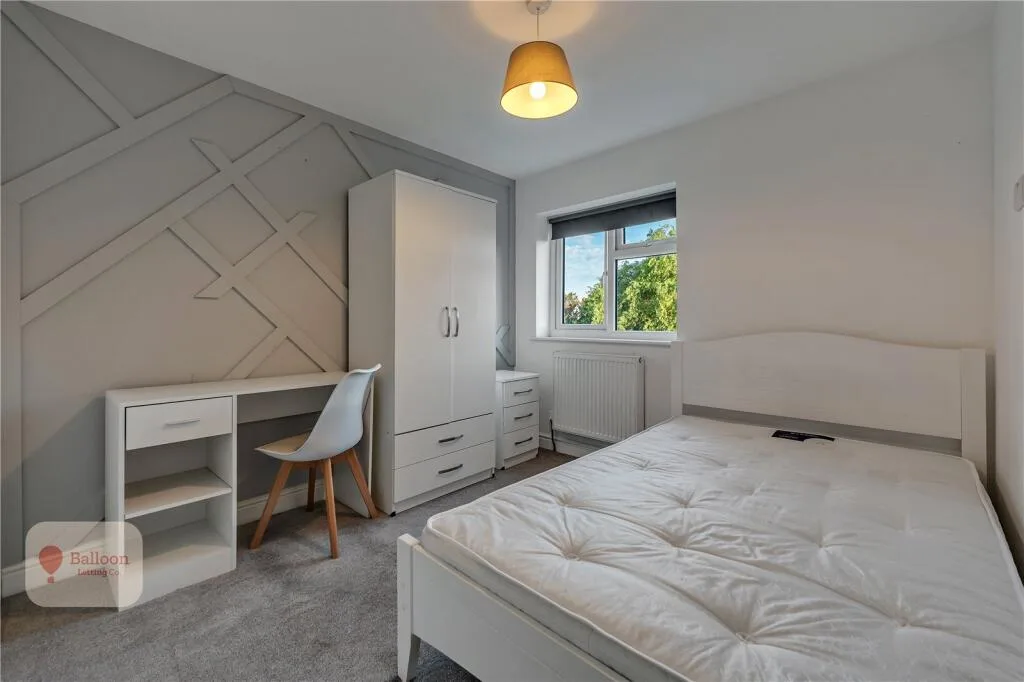 6 bedroom semi-detached house for rent