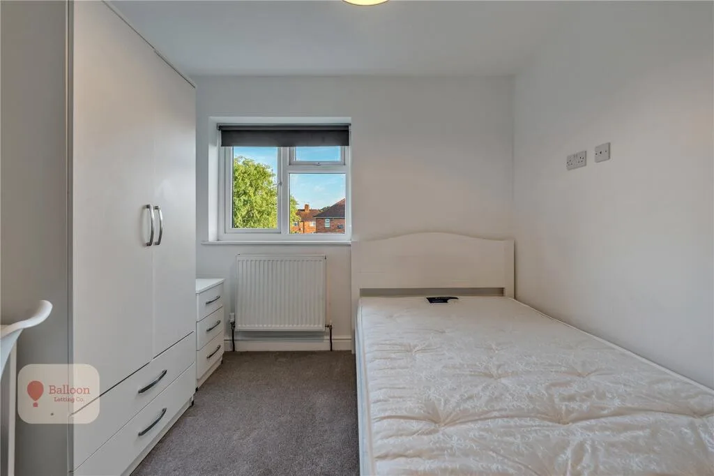 6 bedroom semi-detached house for rent