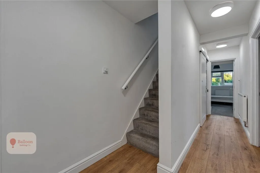 6 bedroom semi-detached house for rent