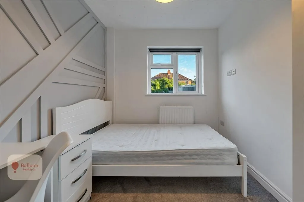 6 bedroom semi-detached house for rent