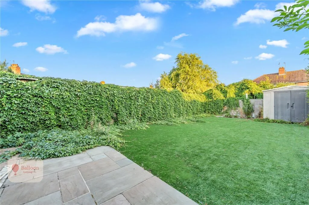 6 bedroom semi-detached house for rent