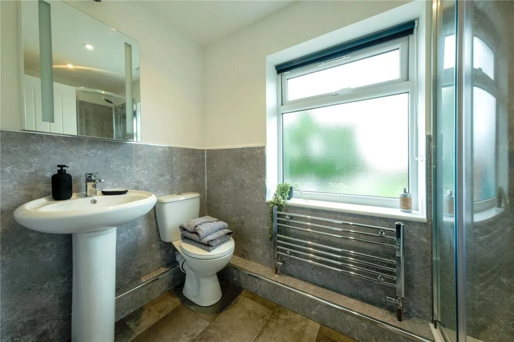 6 bedroom semi-detached house for rent