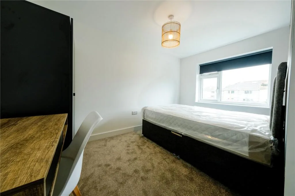 6 bedroom semi-detached house for rent