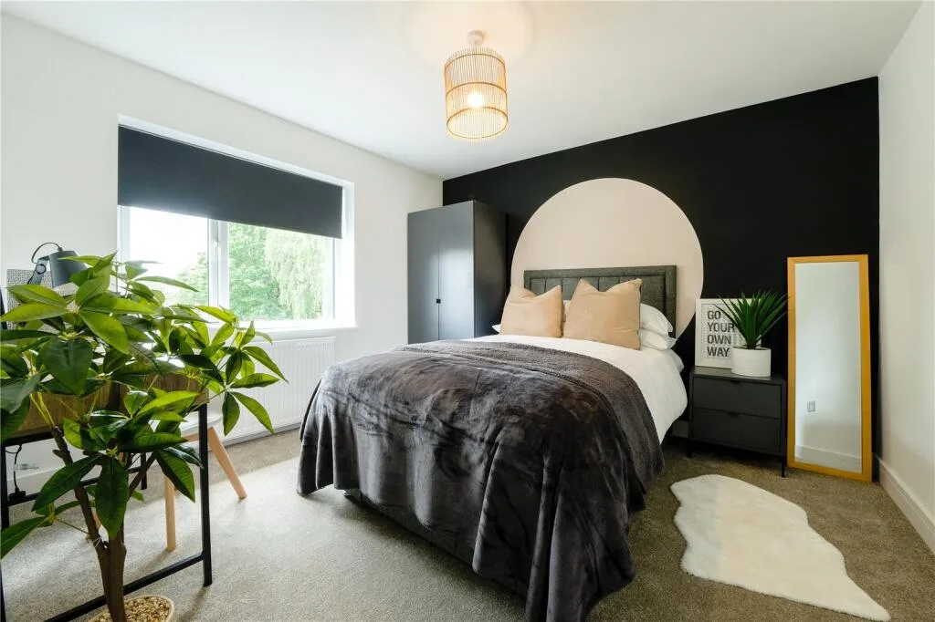 6 bedroom semi-detached house for rent