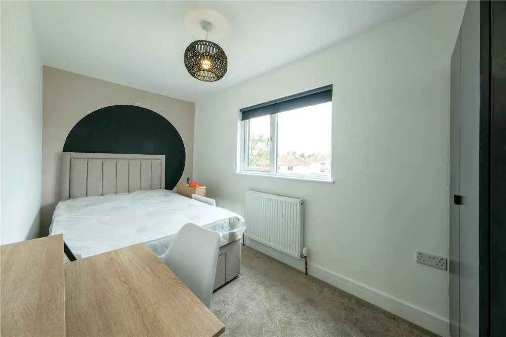 6 bedroom semi-detached house for rent
