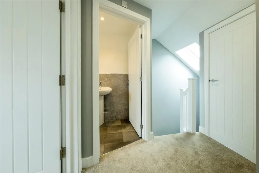 6 bedroom semi-detached house for rent