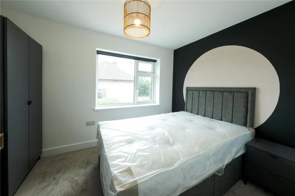6 bedroom semi-detached house for rent