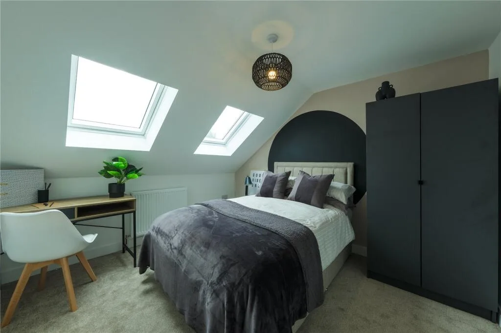 6 bedroom semi-detached house for rent