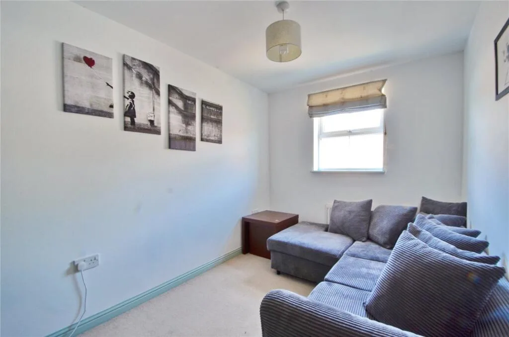 4 bedroom end of terrace house for rent