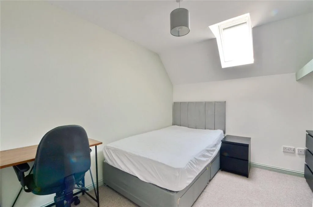 4 bedroom end of terrace house for rent