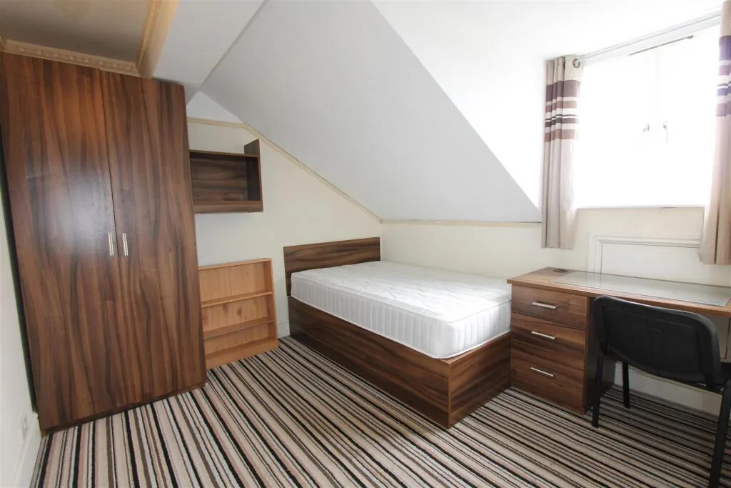 6 bedroom apartment for rent