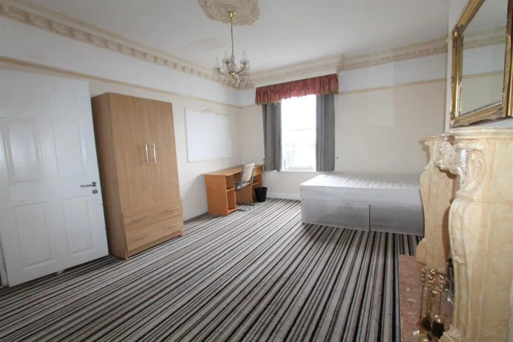 6 bedroom apartment for rent