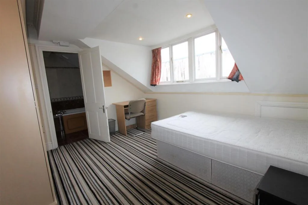6 bedroom apartment for rent