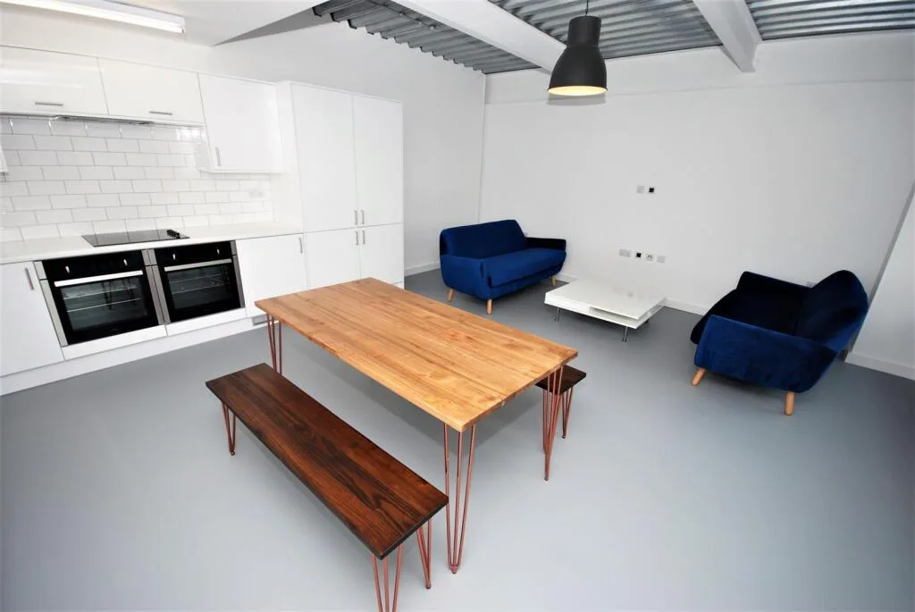 6 bedroom apartment for rent