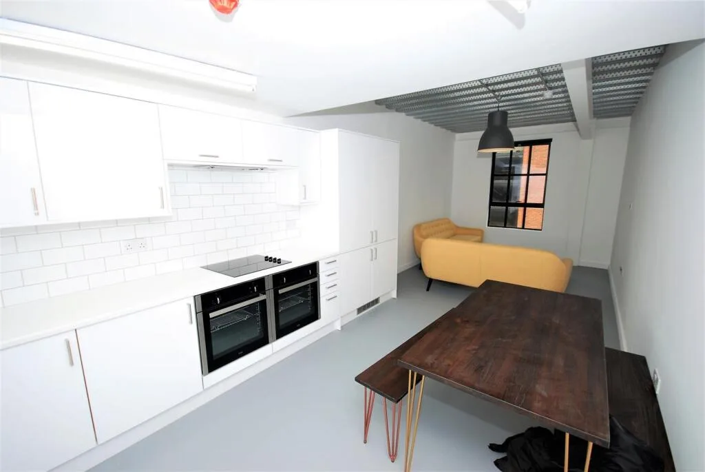 6 bedroom flat for rent
