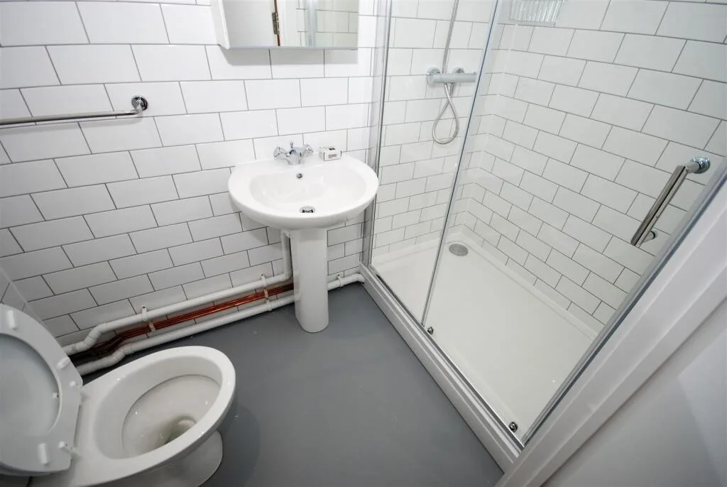6 bedroom flat for rent