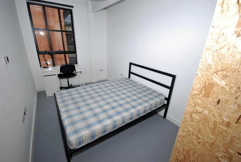 6 bedroom flat for rent